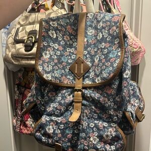 Mudd floral back bag with cargo pockets